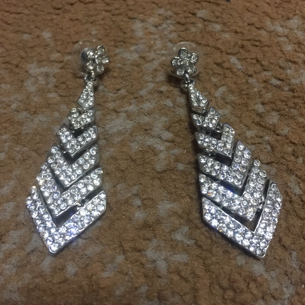 Beautiful pair of Rhinestone Earrings.